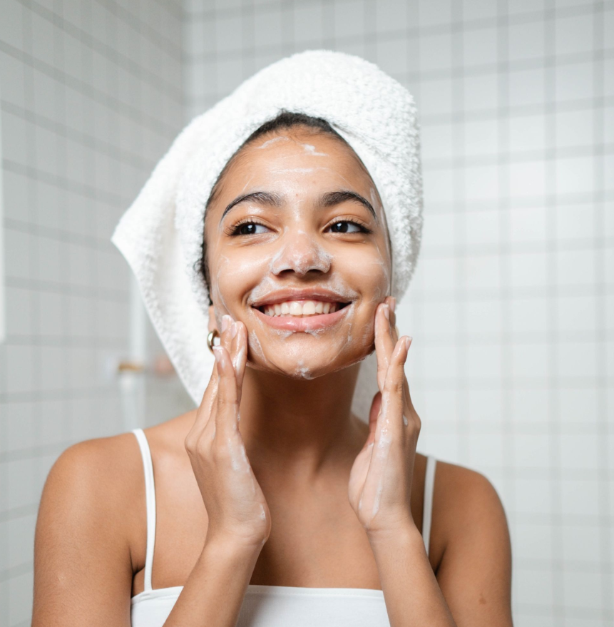 Rotina de limpeza facial para artigo de skincare